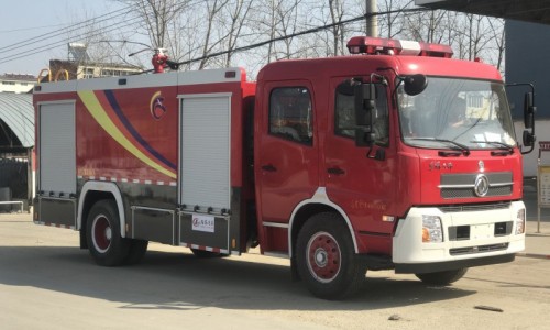 天锦5.5吨泡沫消防车