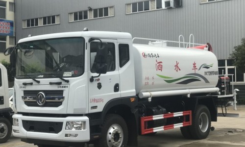 东风D9洒水车