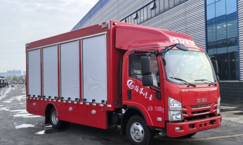 五十铃装备车