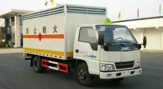 4.2米江铃易燃液体厢式车